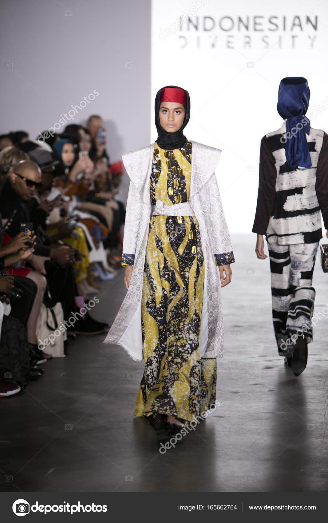 Indonesia Diversity NYFW 2017 Dian Pelangi Stock Editorial Photo Indonesia Diversity NYFW 2017 Dian Pelangi Stock Editorial Photo