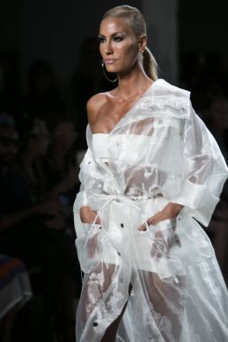 Hakan Akkaya moda gösterisi ilkbahar yaz 2018