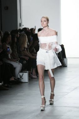 Hakan Akkaya moda gösterisi ilkbahar yaz 2018