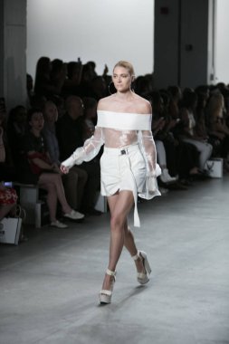 Hakan Akkaya moda gösterisi ilkbahar yaz 2018