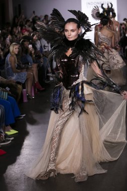 Melia Vijaya defilede Endonezya çeşitlilik 2017