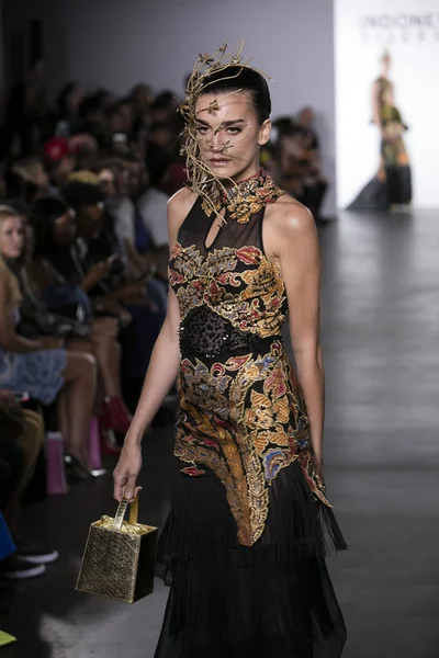 Catherine Njoo defilede Endonezya çeşitlilik 2017