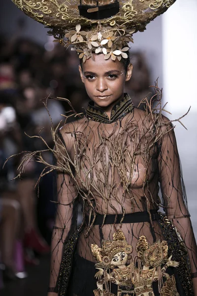 Catherine Njoo defilede Endonezya çeşitlilik 2017