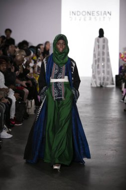 Vivi Zubed defilede Endonezya çeşitlilik 2017
