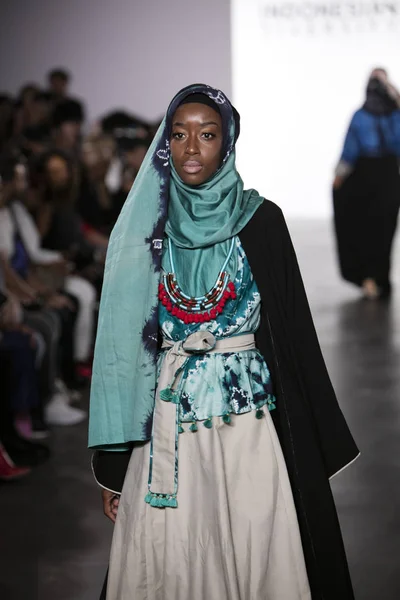 Vivi Zubed defilede Endonezya çeşitlilik 2017