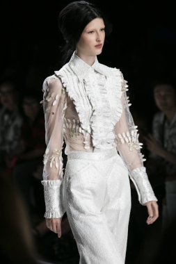 Malan Breton moda gösterisi Ss18