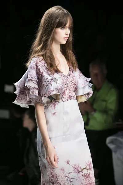 Malan Breton moda gösterisi Ss18