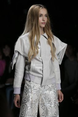 Malan Breton moda gösterisi Ss18