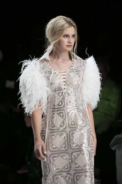 Malan Breton moda gösterisi Ss18