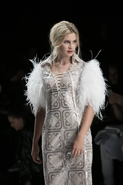 Malan Breton moda gösterisi Ss18