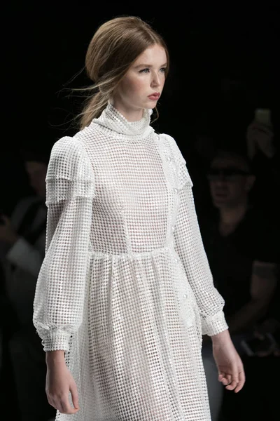 Malan Breton moda gösterisi Ss18