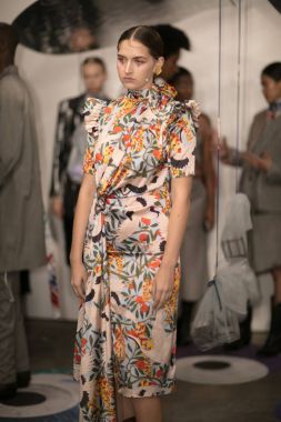 Kar Xue Gao sunu sırasında New York moda hafta Ss18