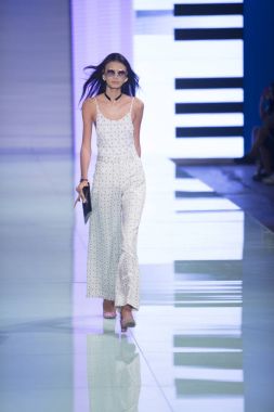 Shantall Lacayo moda Show Miami moda haftası 2017