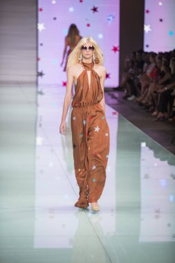 Shantall Lacayo moda Show Miami moda haftası 2017