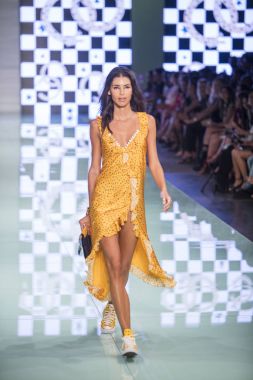 Shantall Lacayo moda Show Miami moda haftası 2017