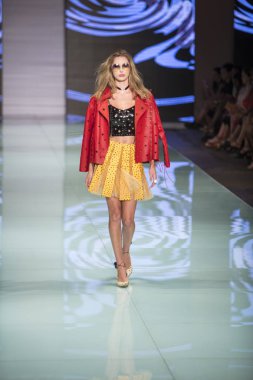 Shantall Lacayo moda Show Miami moda haftası 2017
