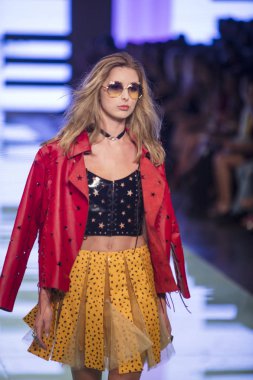 Shantall Lacayo moda Show Miami moda haftası 2017