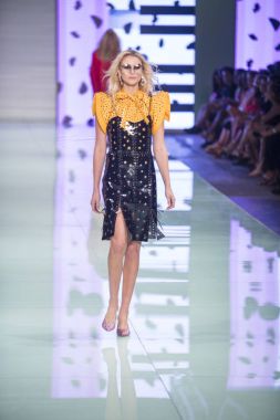 Shantall Lacayo moda Show Miami moda haftası 2017