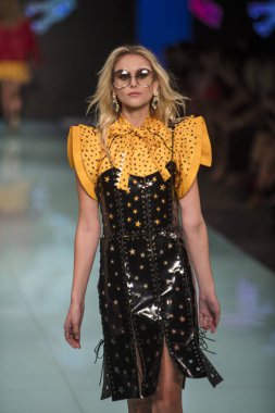 Shantall Lacayo moda Show Miami moda haftası 2017