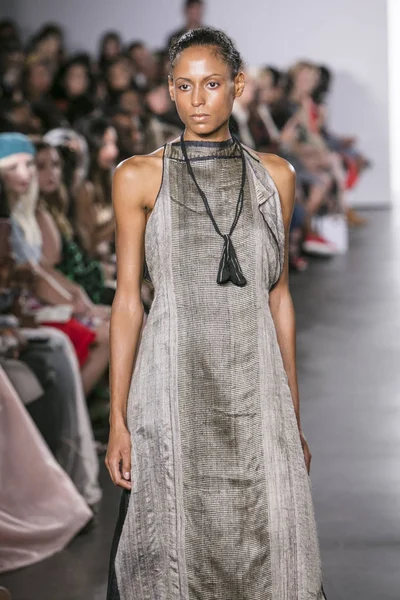 Vishali'nın moda gösterisi sırasında Nyfw Ss18