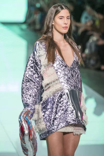 Custo Barcelona defile Miami moda haftasında 2017