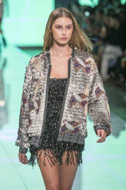 Custo Barcelona defile Miami moda haftasında 2017