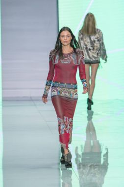 Custo Barcelona defile Miami moda haftasında 2017