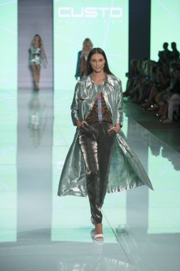 Custo Barcelona defile Miami moda haftası 2017