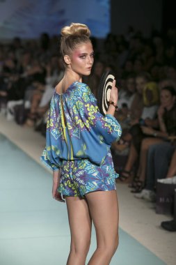 Bob moda gösterisi Funkshion yüzmek 2017 hale