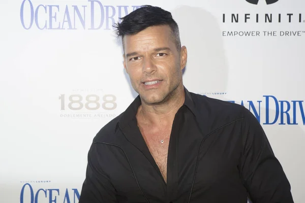 Ricky Martin kutlamak Ekim 2017 sorunu Ocean Drive dergisi