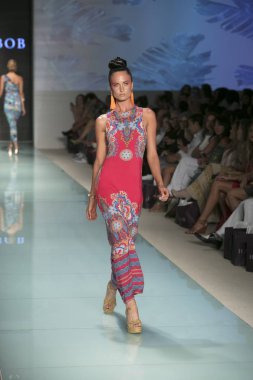 Bob moda gösterisi Funkshion yüzmek 2017 hale