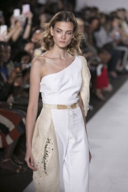 Cindy Monteiro moda gösterisi ilkbahar yaz 2018