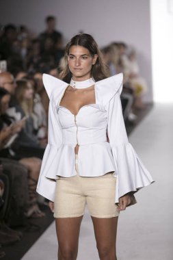 Cindy Monteiro moda gösterisi Ss18 New York Moda Haftası