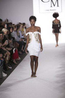 Cindy Monteiro moda gösterisi Ss18 New York Moda Haftası