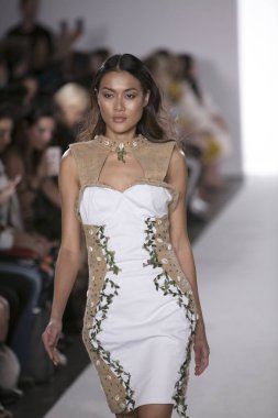 Cindy Monteiro moda gösterisi Ss18 New York Moda Haftası