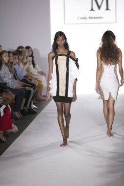Cindy Monteiro moda gösterisi Ss18 New York Moda Haftası