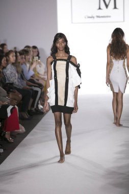 Cindy Monteiro moda gösterisi Ss18 New York Moda Haftası