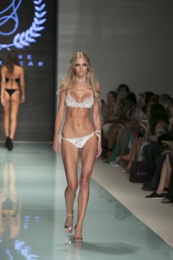 Cirone moda gösterisi Funkshion yüzmek 2017