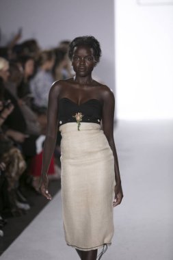 Cindy Monteiro defile Nyfw S/S18 ilk aşamasında