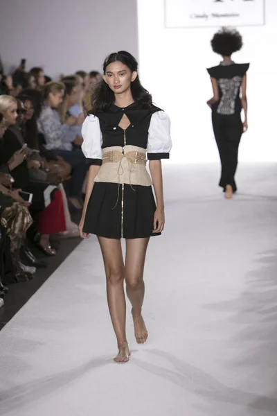 Cindy Monteiro defile Nyfw S/S18 ilk aşamasında
