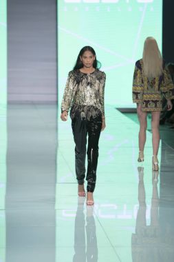 Custo Barcelona Moda Şovu Tatil Köyü 2018