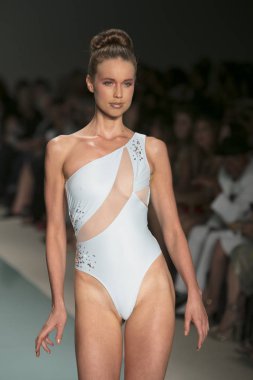 Cirone mayo moda gösterisi yaz 2018