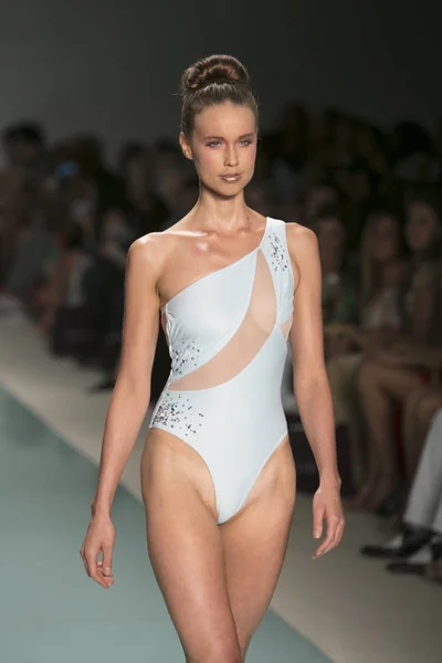 Traje de baño Cirone Fashion Show Verano 2018 — Foto de Stock