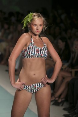 Bayım Xxx defile Swi8wear 2017