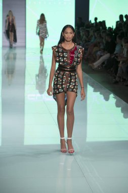 Custo Barcelona moda Show Miami moda haftası 2017