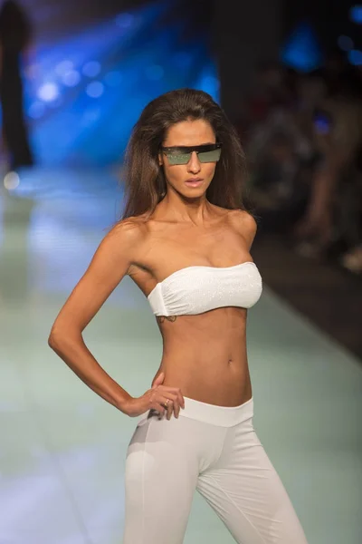 Model Procházky Dráhy Během Fisico Cristina Ferrari Módní Show Resort — Stock fotografie