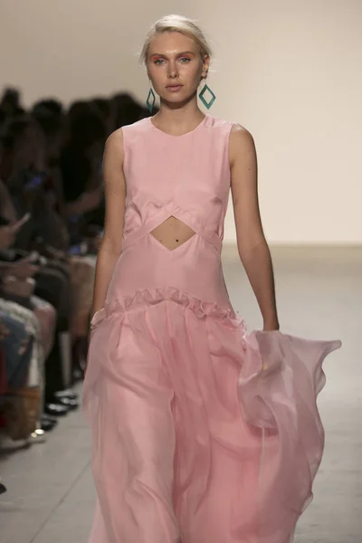 Model Walks Runway Leanne Marshall Fashion Show New York Fashion — Stock Photo, Image