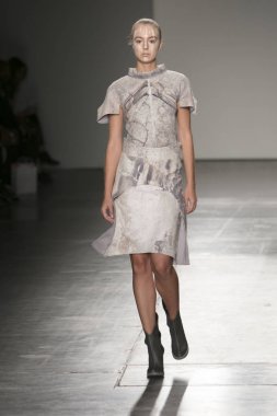 Manken Nyfw ilkbahar/yaz 2018, Konseyi, kalkınan Amerikalı Moda Tasarımcısı Vitrini Fesdevy New York City Pier 59 stüdyolarında 10 Eylül 2017 üzerinde featuring sırasında pist yürür