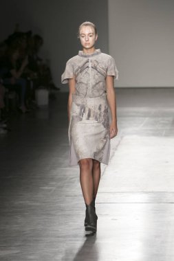 Manken Nyfw ilkbahar/yaz 2018, Konseyi, kalkınan Amerikalı Moda Tasarımcısı Vitrini Fesdevy New York City Pier 59 stüdyolarında 10 Eylül 2017 üzerinde featuring sırasında pist yürür