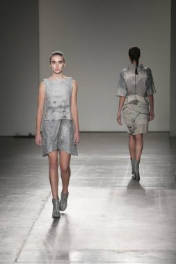 Manken Nyfw ilkbahar/yaz 2018, Konseyi, kalkınan Amerikalı Moda Tasarımcısı Vitrini Fesdevy New York City Pier 59 stüdyolarında 10 Eylül 2017 üzerinde featuring sırasında pist yürür